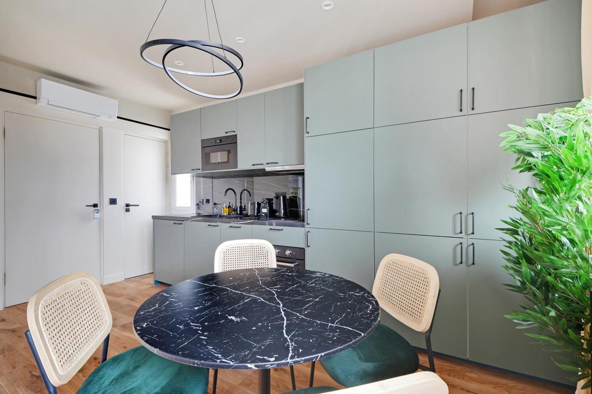 Pick A Flat's In Daumesnil - Avenue Du General Bizot Paris