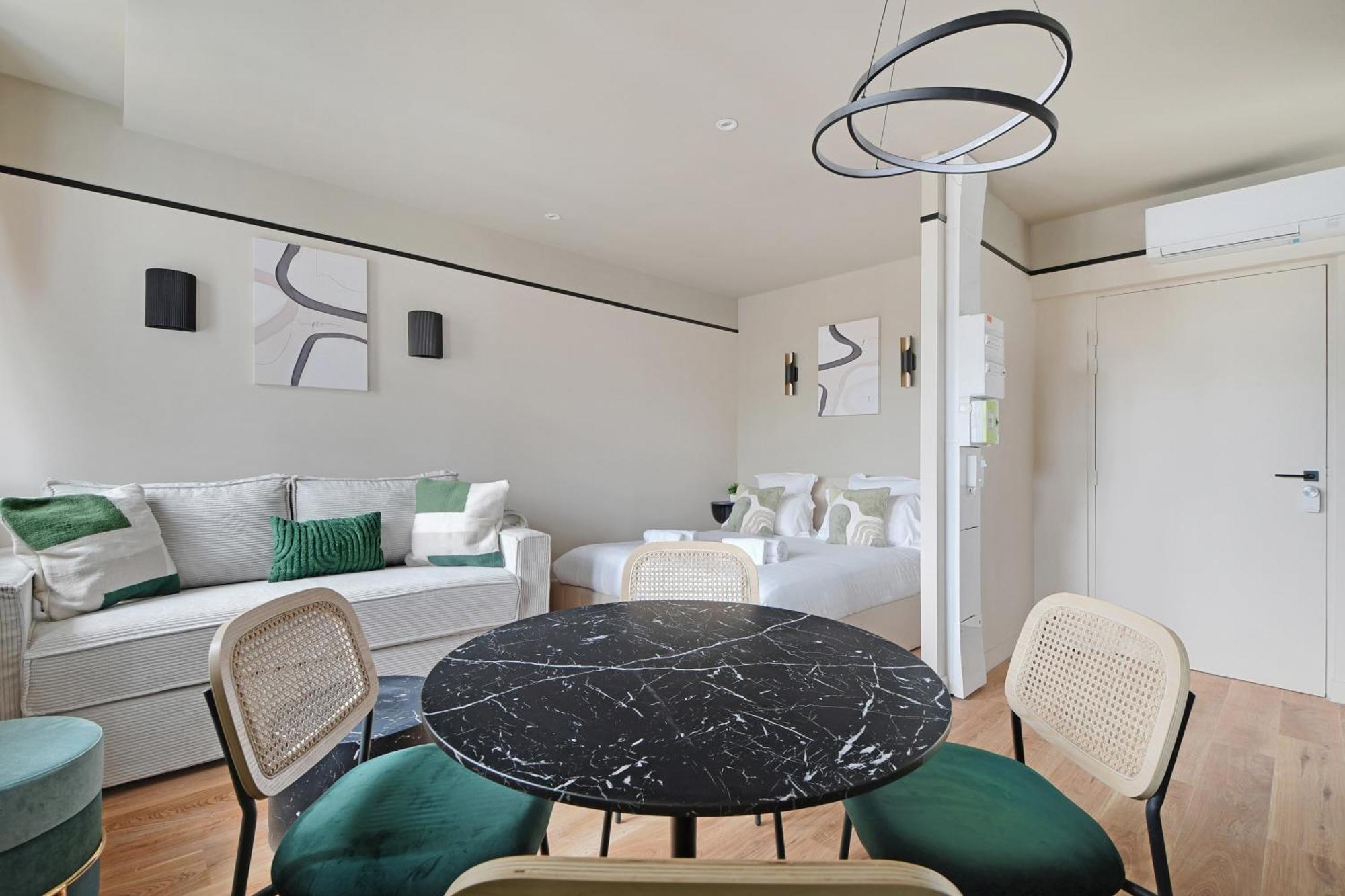 Pick A Flat's In Daumesnil - Avenue Du General Bizot Apartment Paris